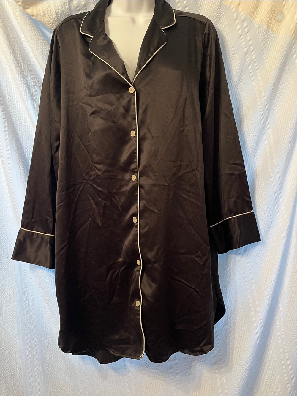 Natori Black Satiny Button-Front Sleep Shirt with White Piping size small